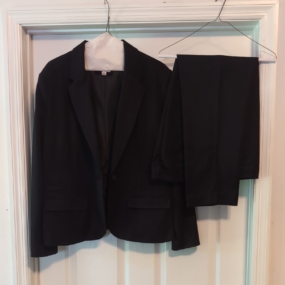 Women's Black Suit Blazer and Pants